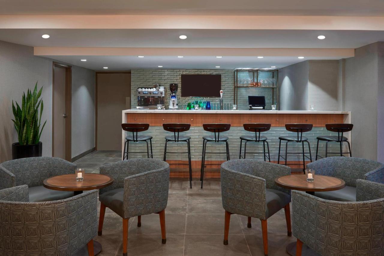 Fairfield Inn By Marriott Montreal Downtown Exterior foto