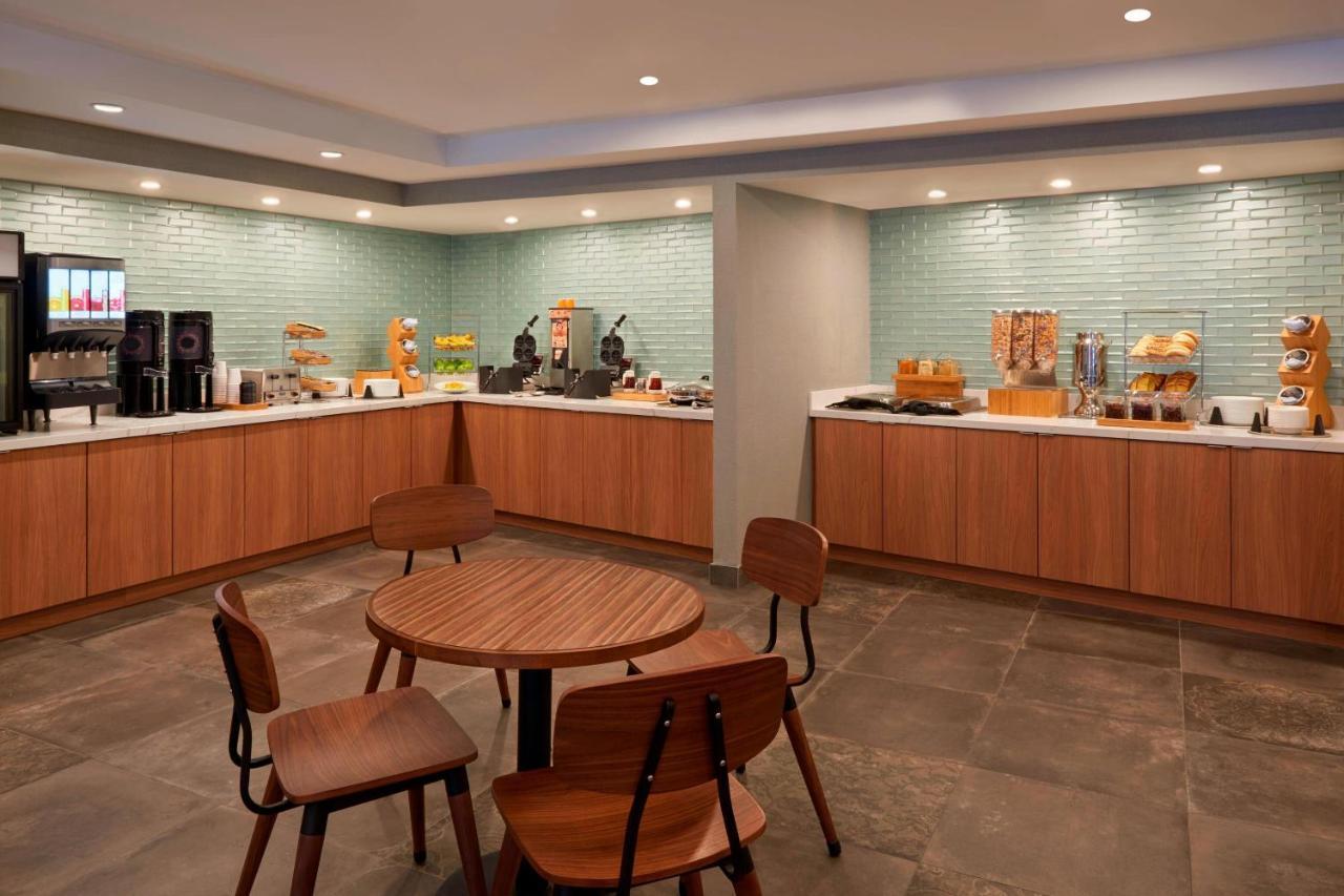 Fairfield Inn By Marriott Montreal Downtown Exterior foto